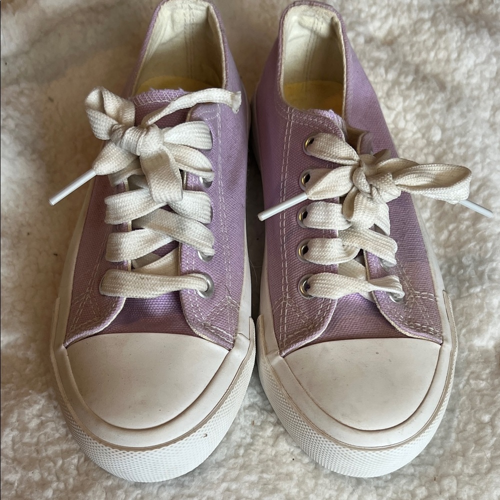 Casual Lilac Canvas Girls Sneakers - Low Top Lace-Up size 32 (13 US)